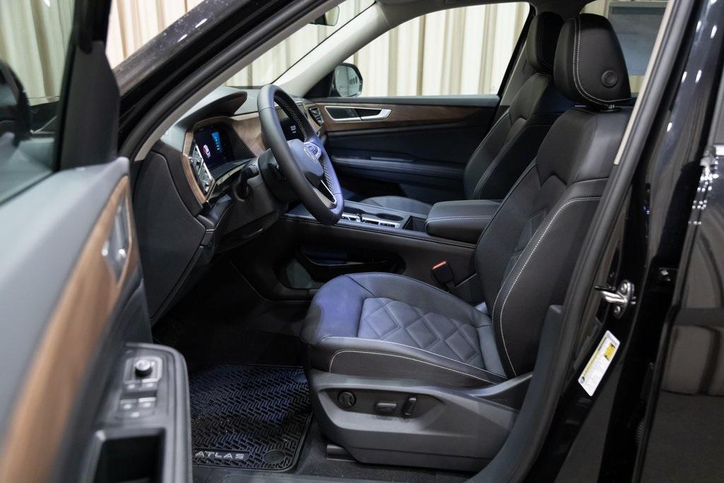 new 2026 Volkswagen Atlas car, priced at $58,398