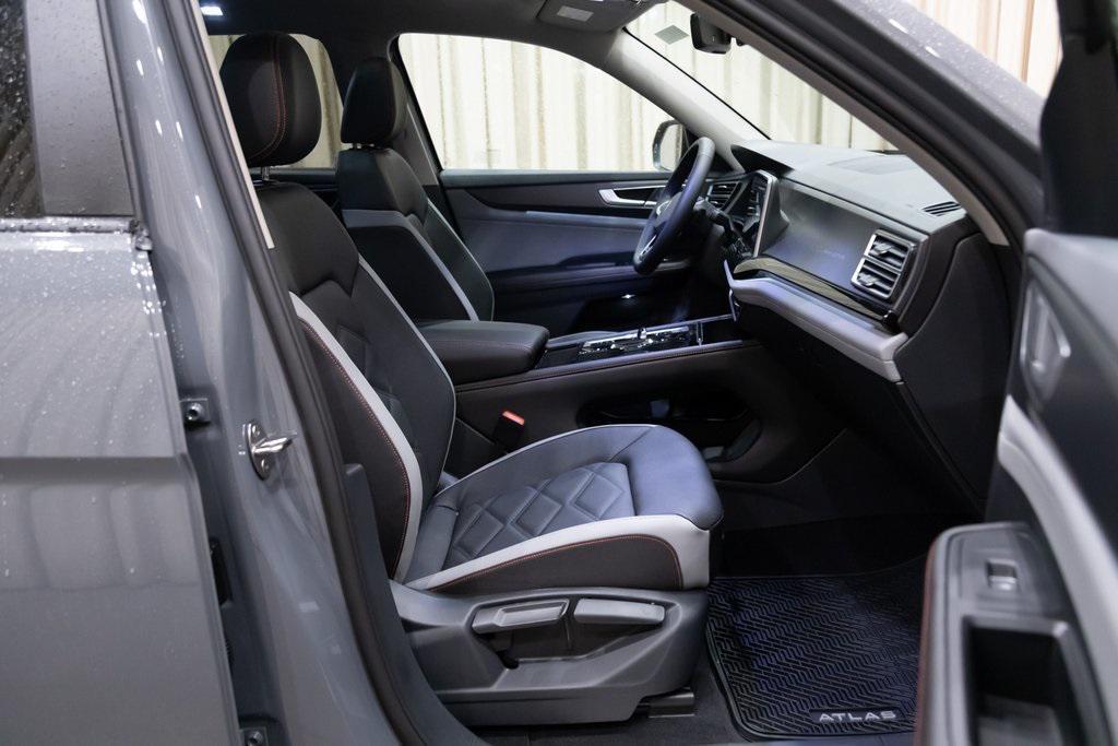 new 2026 Volkswagen Atlas car, priced at $51,573