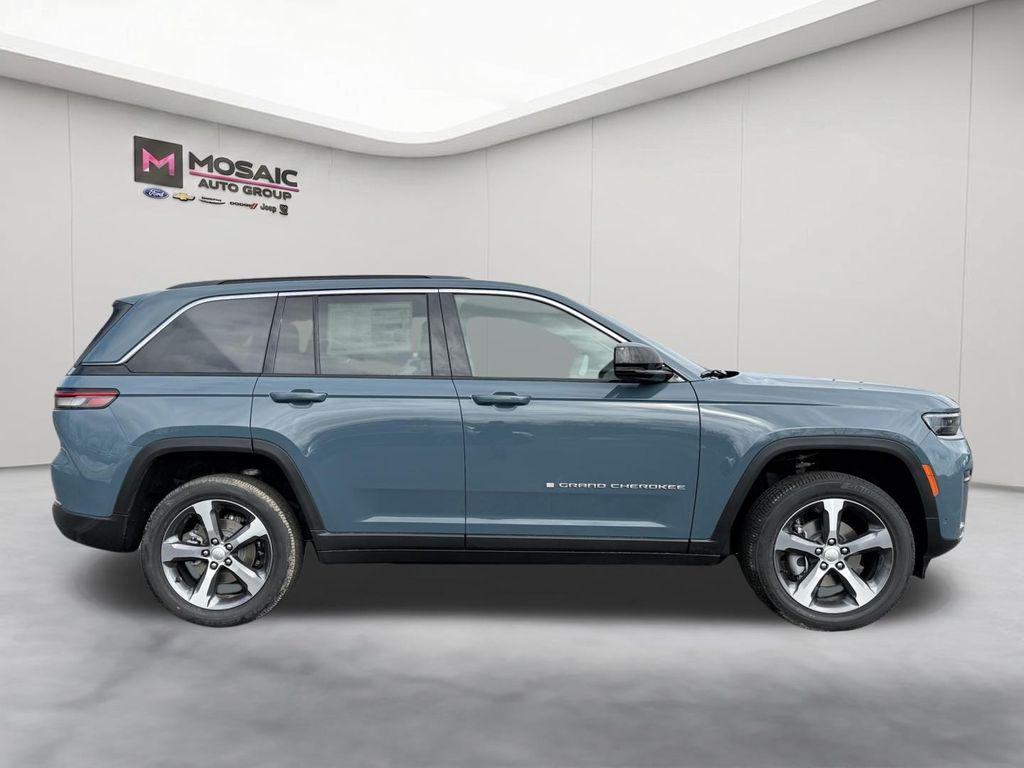 new 2026 Jeep Grand Cherokee car, priced at $42,443