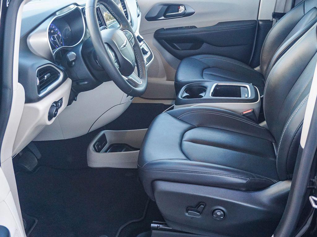 used 2024 Chrysler Pacifica car, priced at $24,442