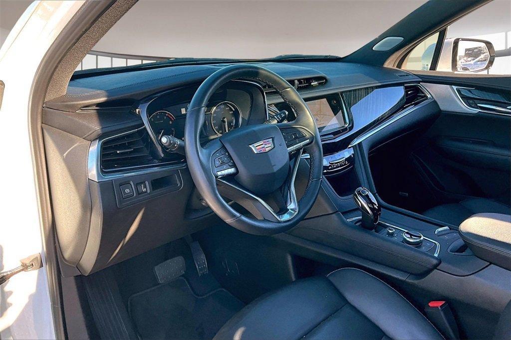 used 2025 Cadillac XT6 car, priced at $44,500