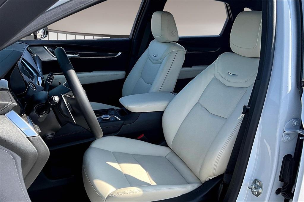 new 2025 Cadillac XT5 car, priced at $67,110