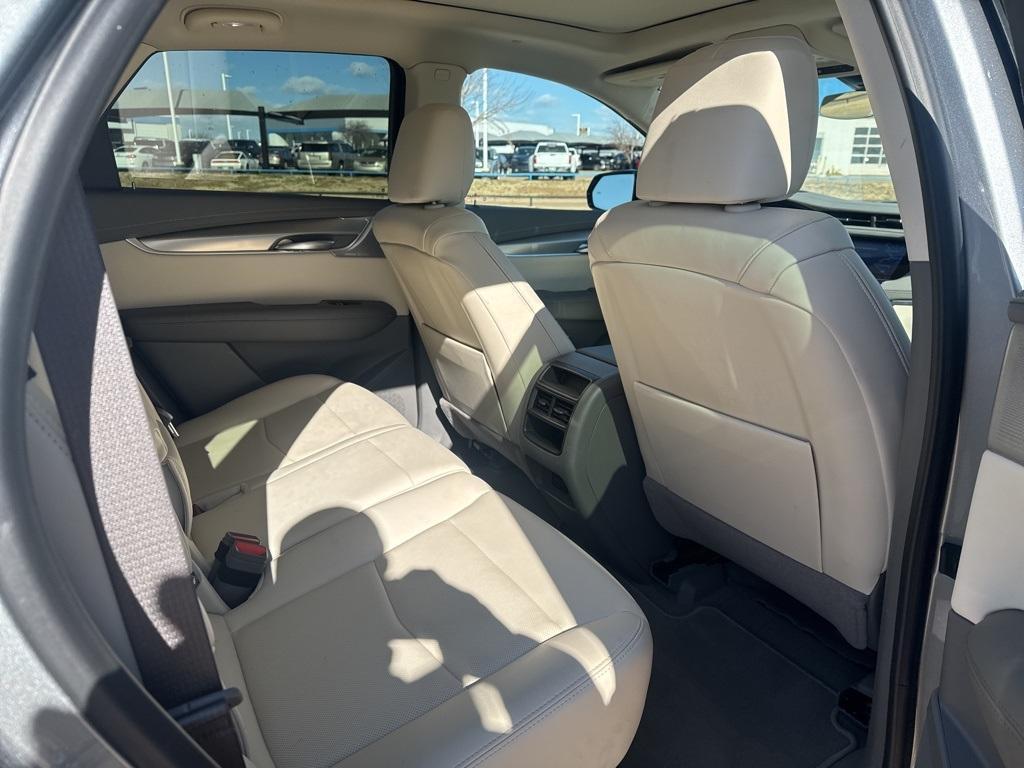 used 2025 Cadillac XT5 car, priced at $40,000