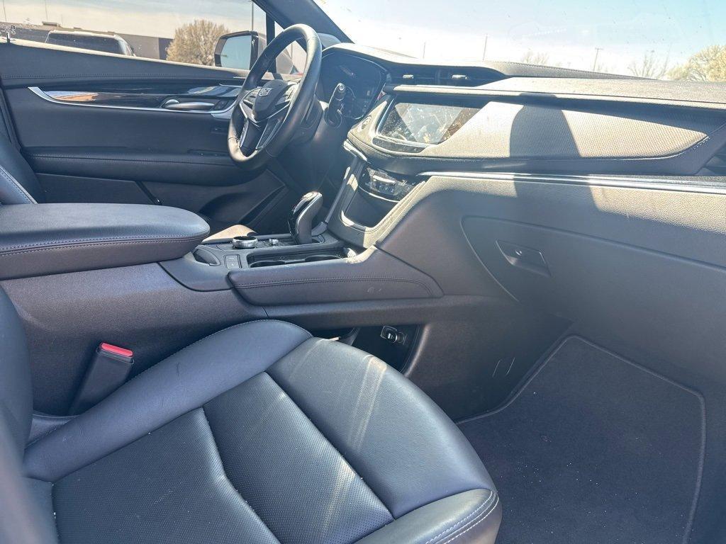 used 2025 Cadillac XT5 car, priced at $40,988