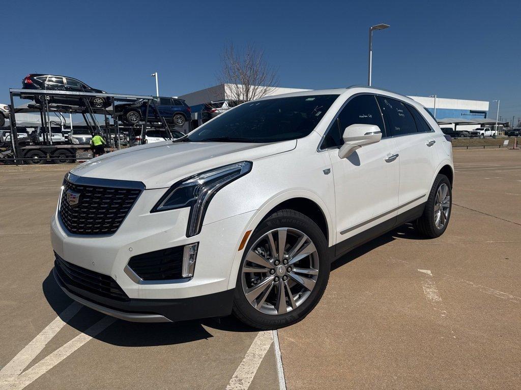 used 2025 Cadillac XT5 car, priced at $40,988