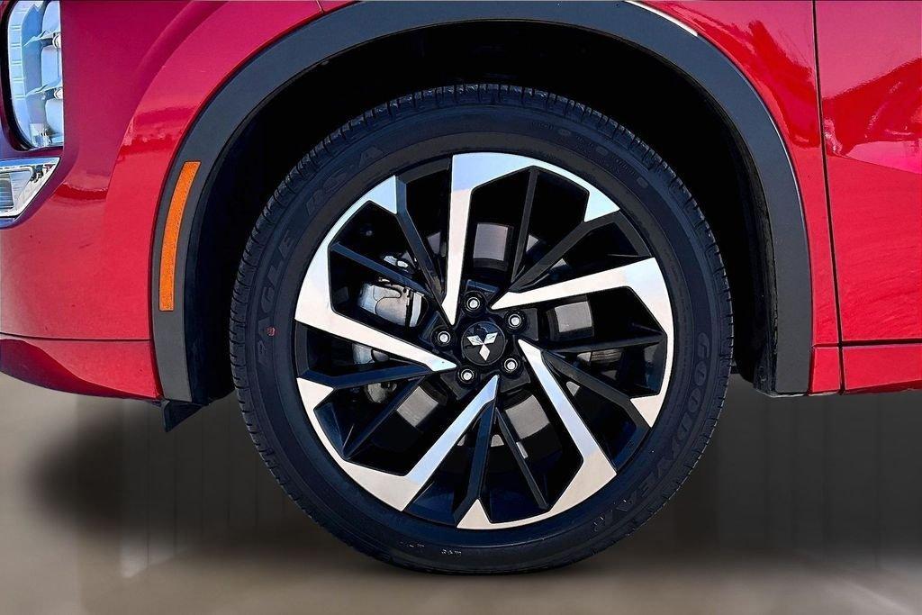 used 2024 Mitsubishi Outlander car, priced at $28,297