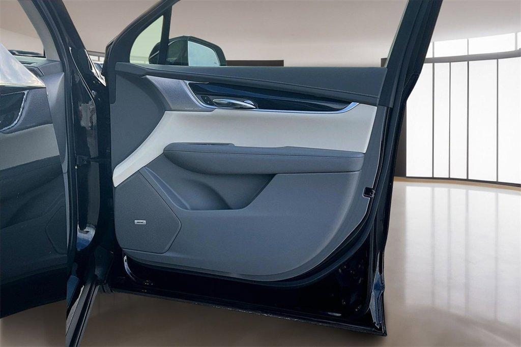 used 2025 Cadillac XT6 car, priced at $43,500