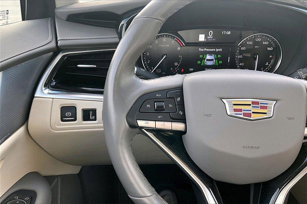 used 2025 Cadillac XT6 car, priced at $43,500