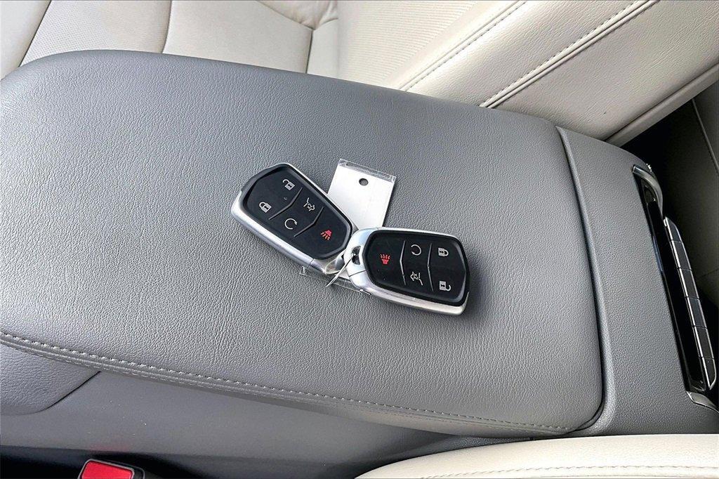 used 2025 Cadillac XT6 car, priced at $43,500