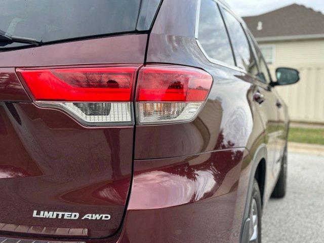 used 2019 Toyota Highlander car, priced at $28,980