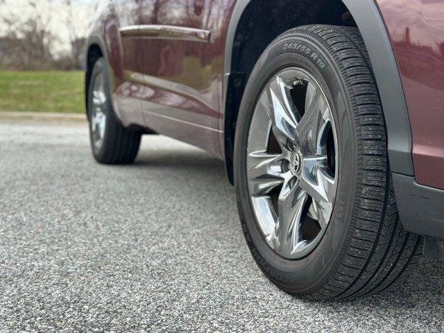 used 2019 Toyota Highlander car, priced at $28,980