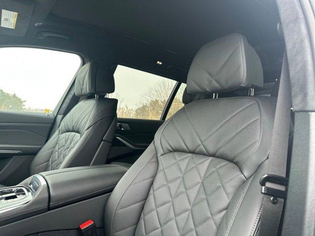 new 2026 BMW X7 car, priced at $100,500