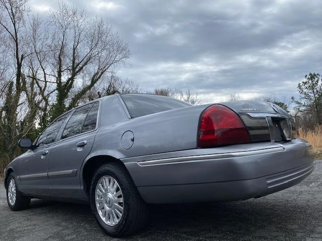used 2006 Mercury Grand Marquis car, priced at $5,450