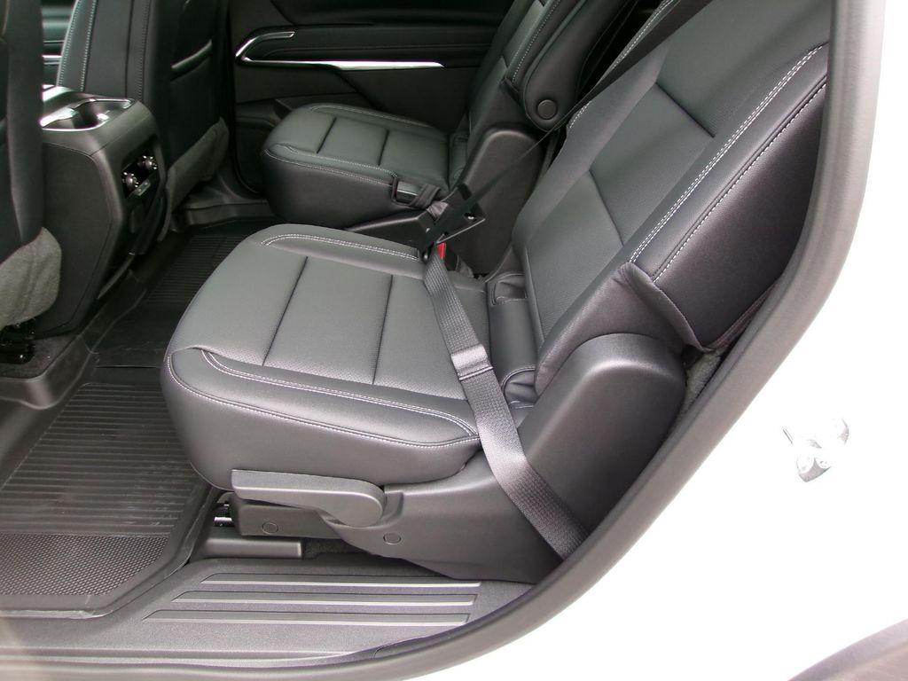 new 2026 Chevrolet Traverse car, priced at $43,999