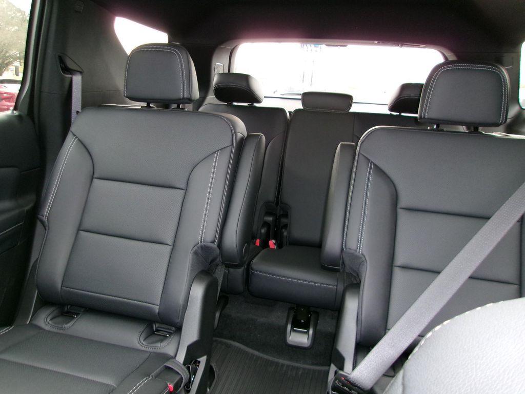 new 2026 Chevrolet Traverse car, priced at $43,999