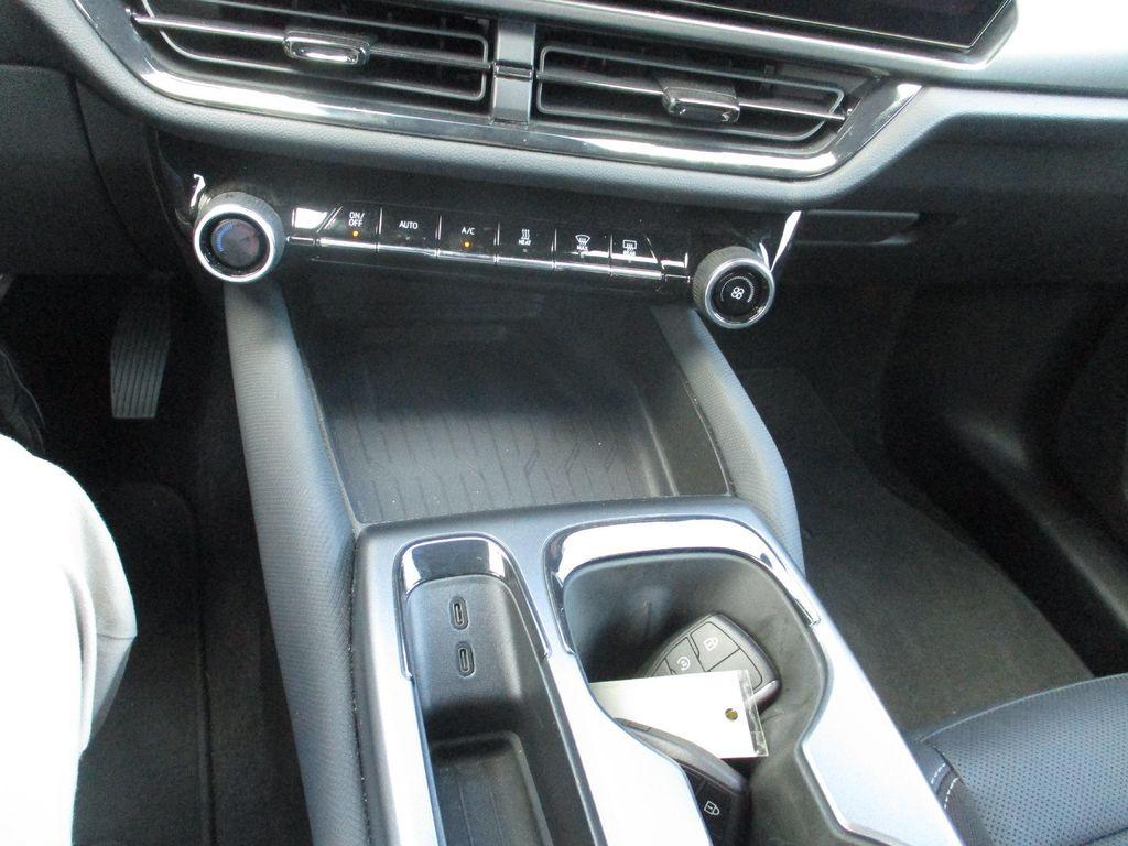 used 2024 Chevrolet Equinox EV car, priced at $23,999