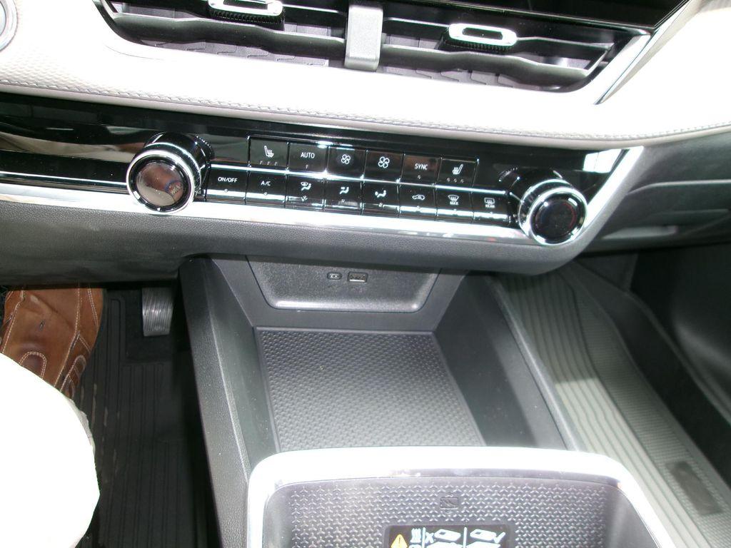 new 2026 Chevrolet Equinox car, priced at $31,999
