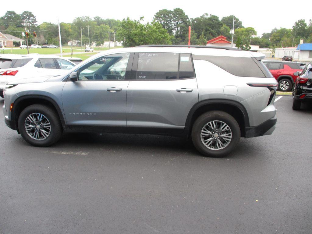 used 2025 Chevrolet Traverse car, priced at $35,999