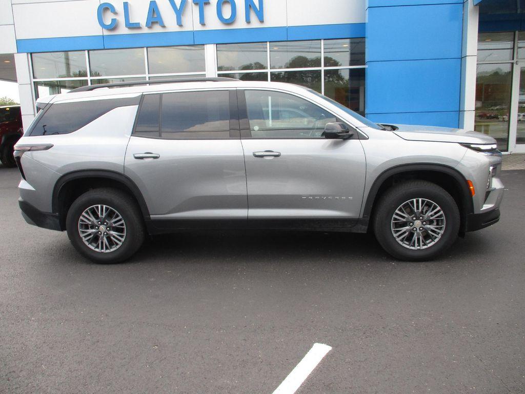 used 2025 Chevrolet Traverse car, priced at $35,999