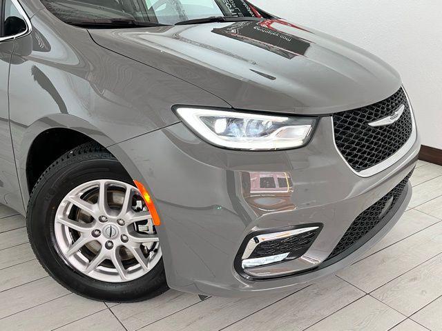 used 2025 Chrysler Pacifica car, priced at $28,496