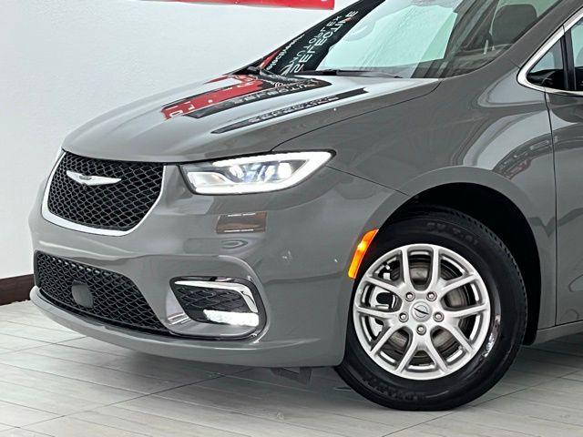 used 2025 Chrysler Pacifica car, priced at $28,496