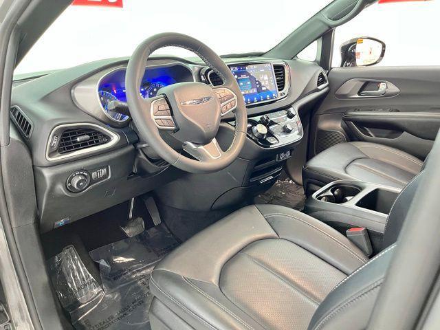 used 2025 Chrysler Pacifica car, priced at $28,496