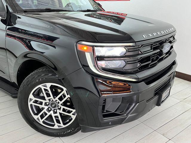 used 2025 Ford Expedition Max car, priced at $57,996