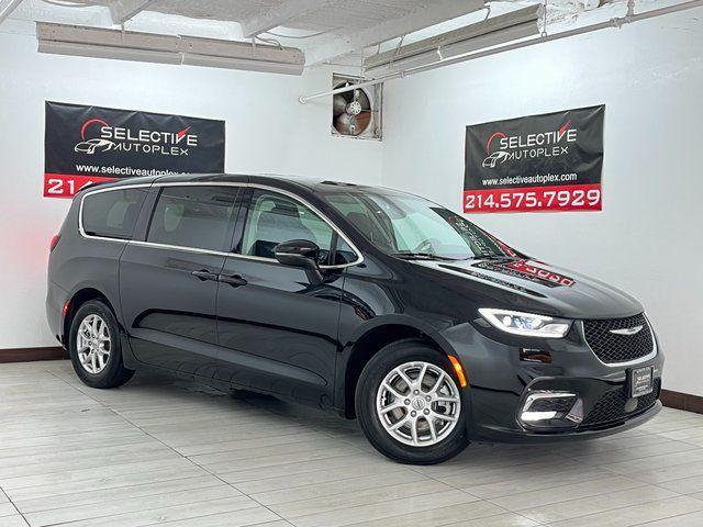 used 2024 Chrysler Pacifica car, priced at $27,996