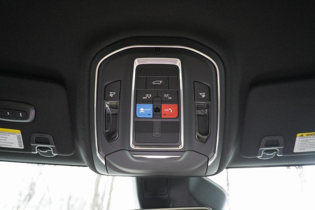 new 2025 Jeep Grand Cherokee car, priced at $42,727