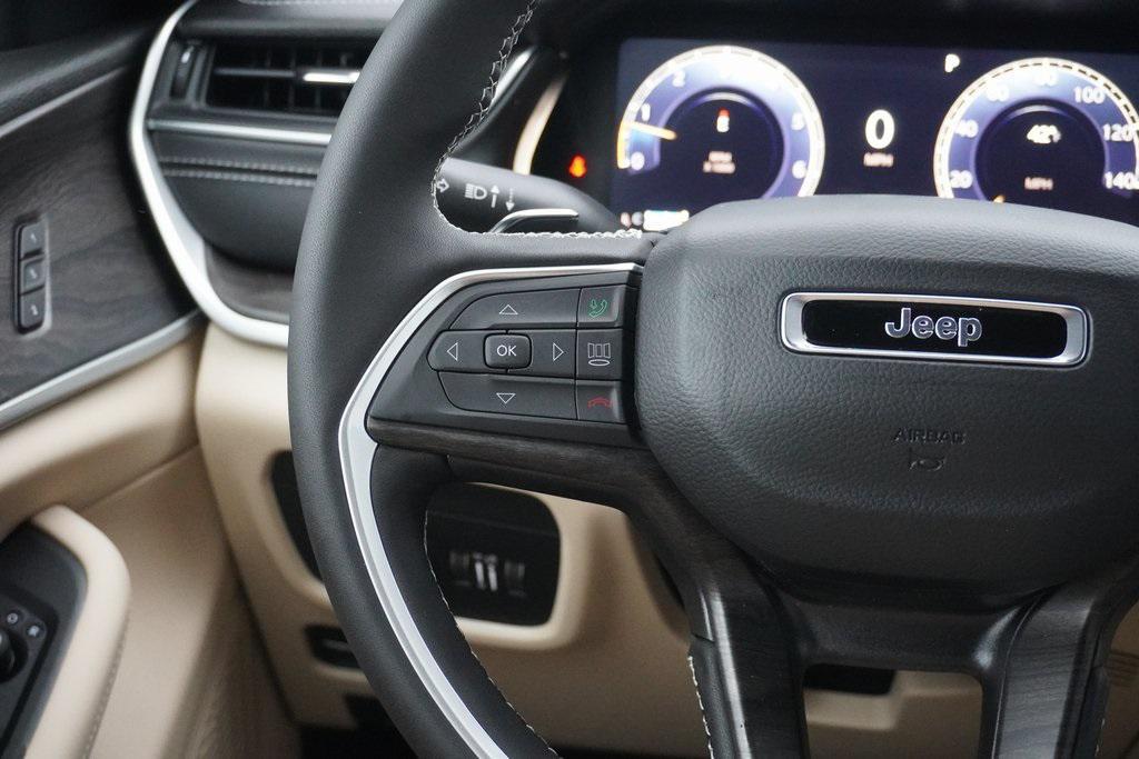 new 2025 Jeep Grand Cherokee car, priced at $42,727