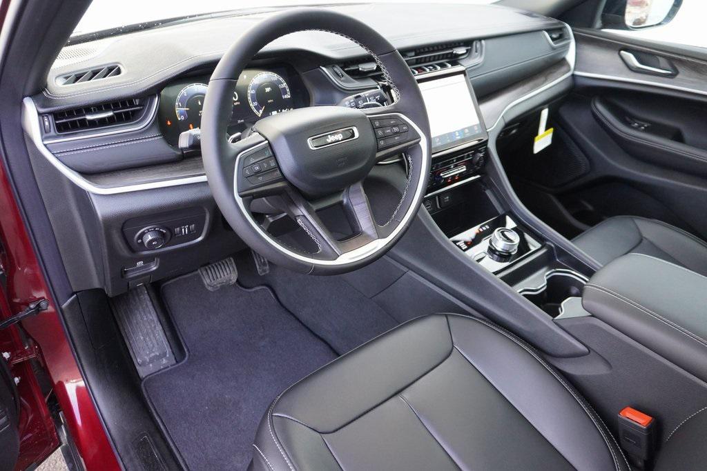 new 2025 Jeep Grand Cherokee car, priced at $48,155