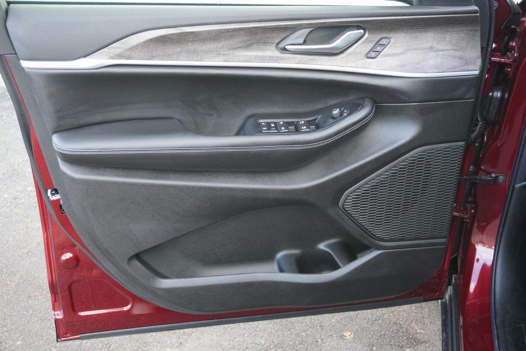 new 2025 Jeep Grand Cherokee car, priced at $48,155