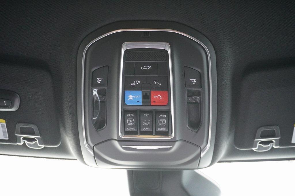 new 2025 Jeep Grand Cherokee car, priced at $48,155