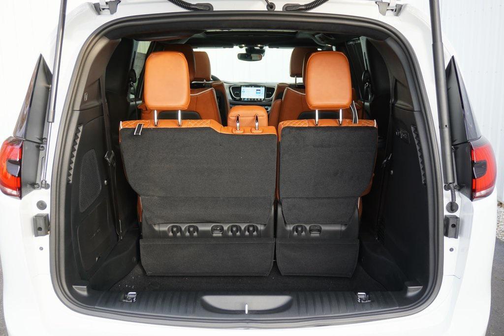 new 2026 Chrysler Pacifica car, priced at $52,531