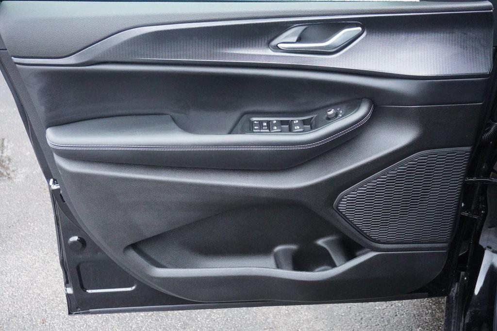 new 2025 Jeep Grand Cherokee car, priced at $41,710