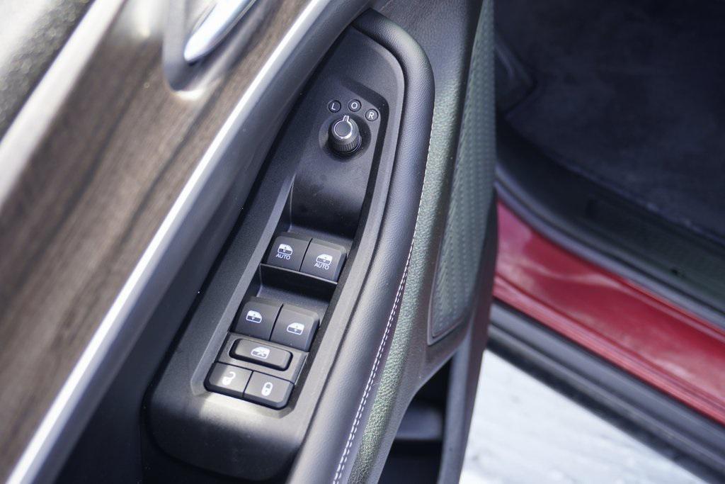 new 2025 Jeep Grand Cherokee car, priced at $38,052