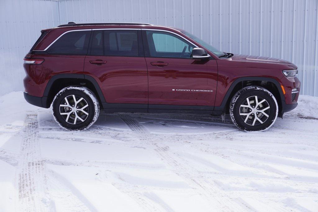 new 2025 Jeep Grand Cherokee car, priced at $38,052