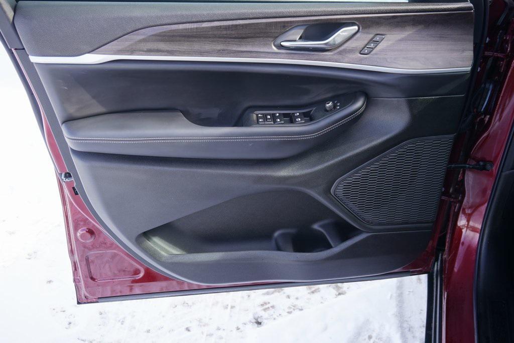 new 2025 Jeep Grand Cherokee car, priced at $38,052