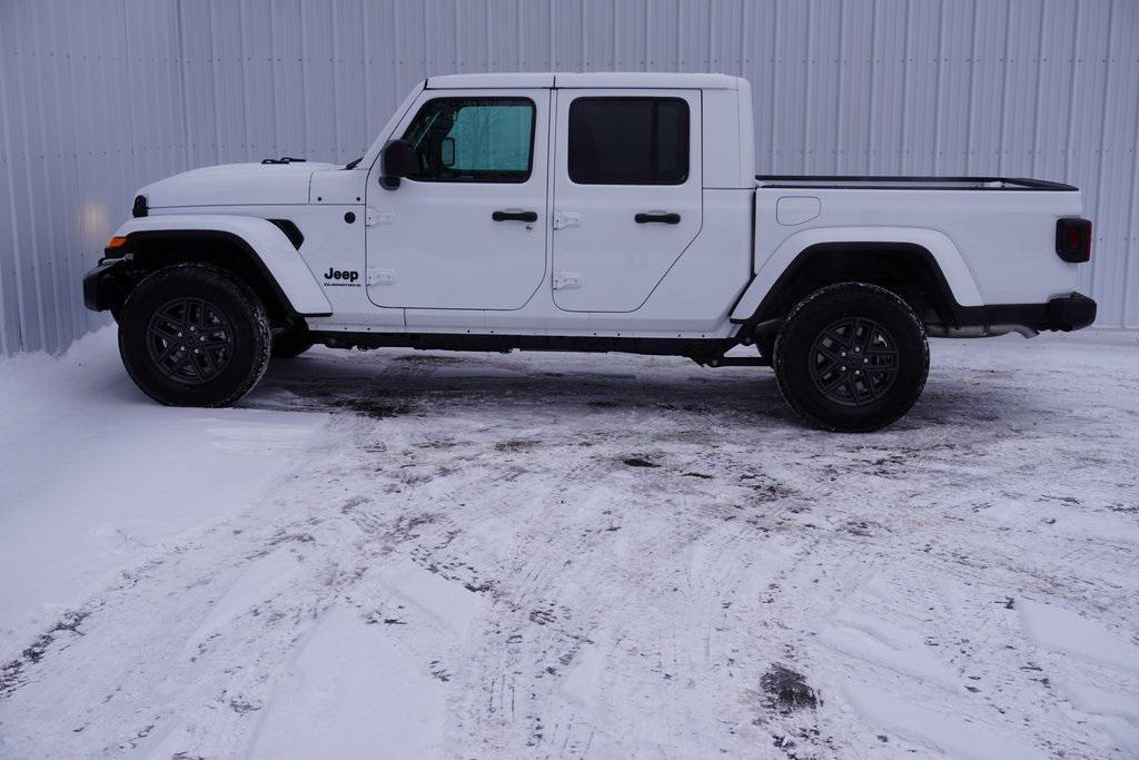 new 2026 Jeep Gladiator car, priced at $44,428