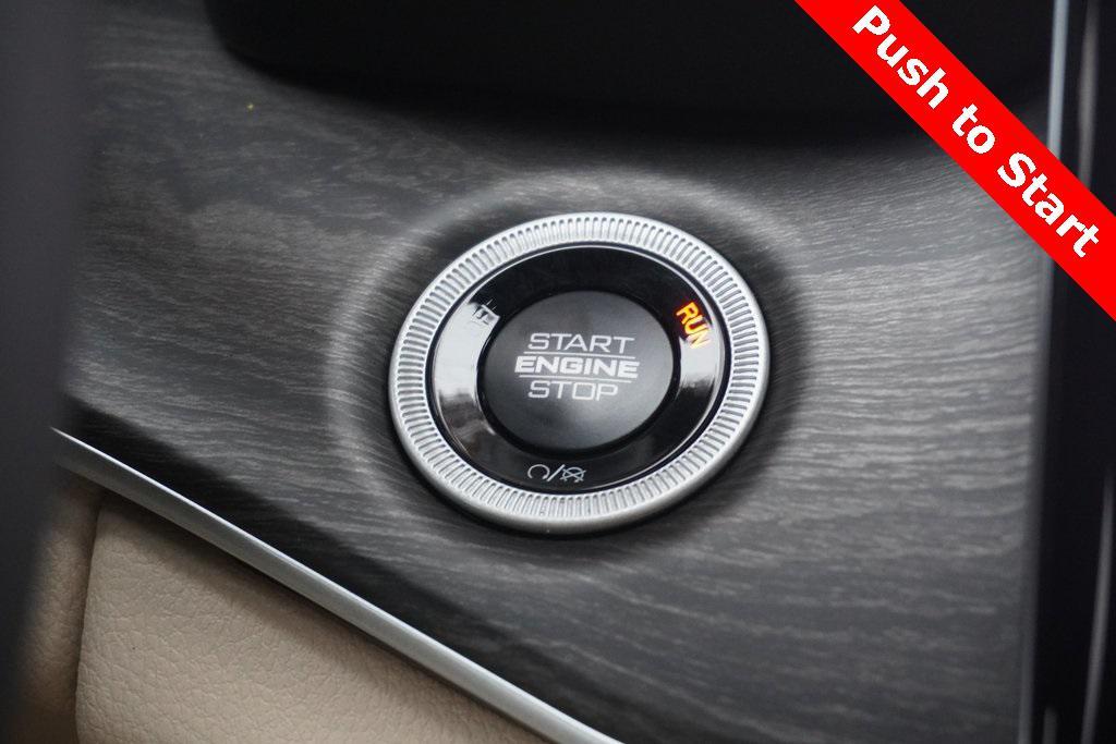 new 2025 Jeep Grand Cherokee car, priced at $39,052