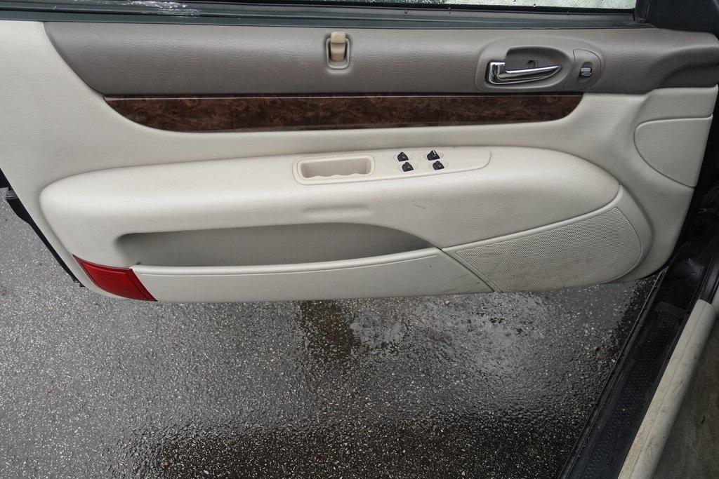 used 2005 Chrysler Sebring car, priced at $4,500