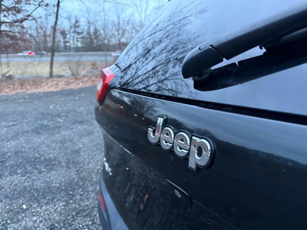 used 2016 Jeep Cherokee car, priced at $6,995