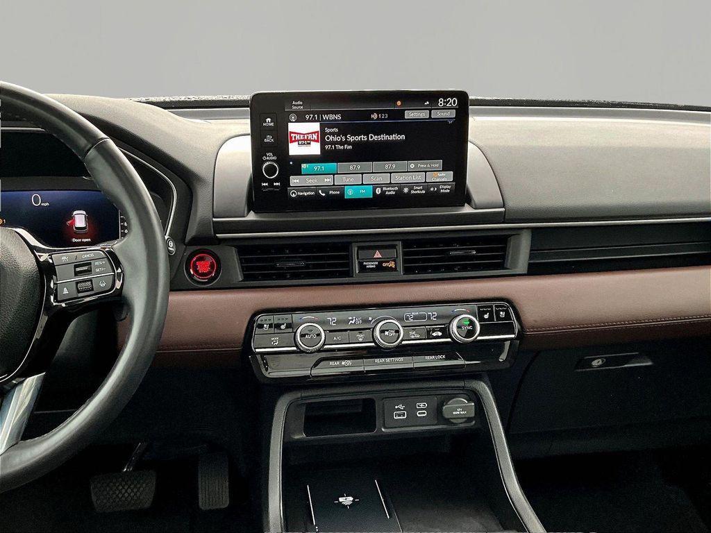 used 2025 Honda Pilot car, priced at $43,912