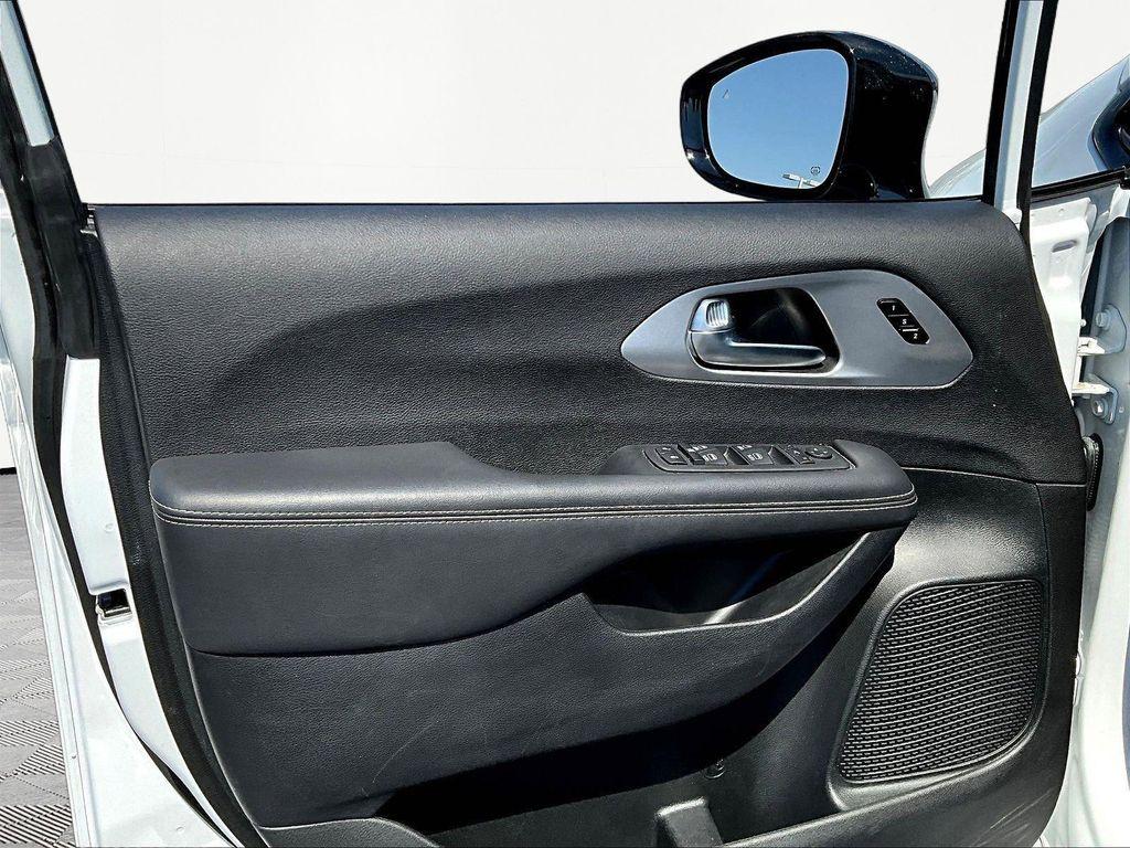 used 2026 Chrysler Pacifica car, priced at $37,198
