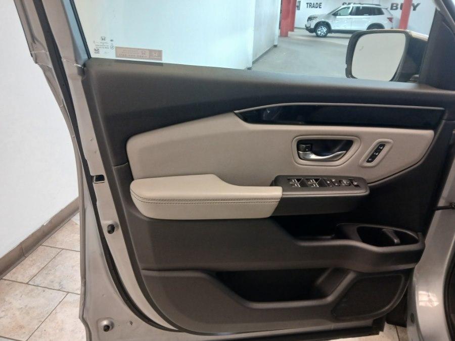 used 2023 Honda Pilot car, priced at $36,995