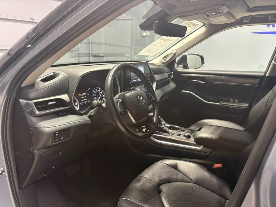 used 2022 Toyota Highlander car, priced at $33,595