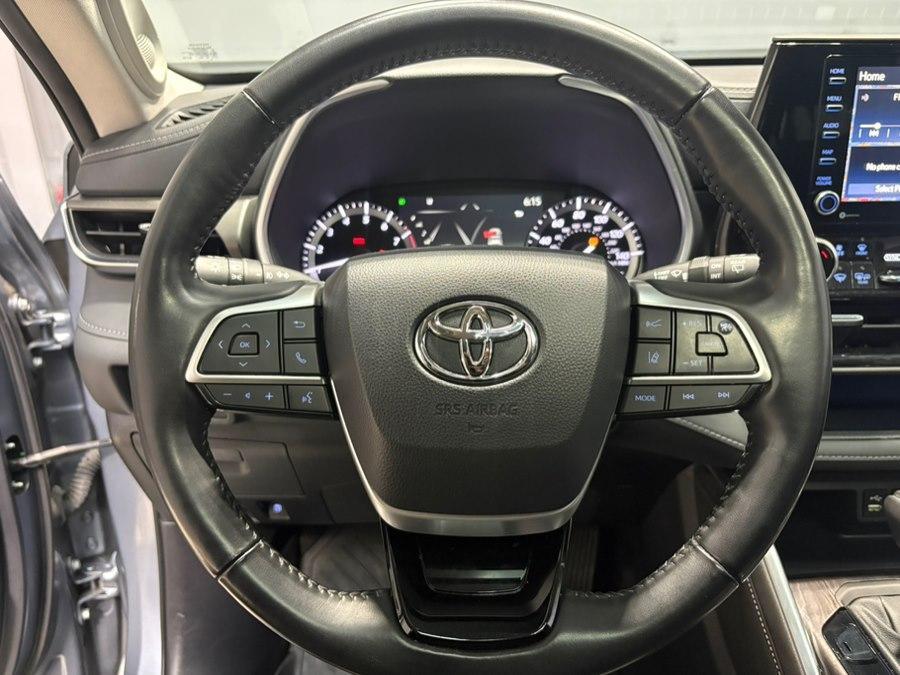 used 2022 Toyota Highlander car, priced at $33,595