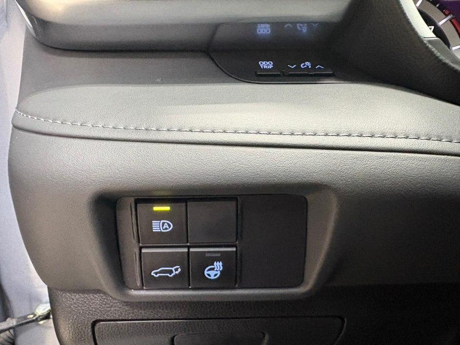 used 2022 Toyota Highlander car, priced at $33,595