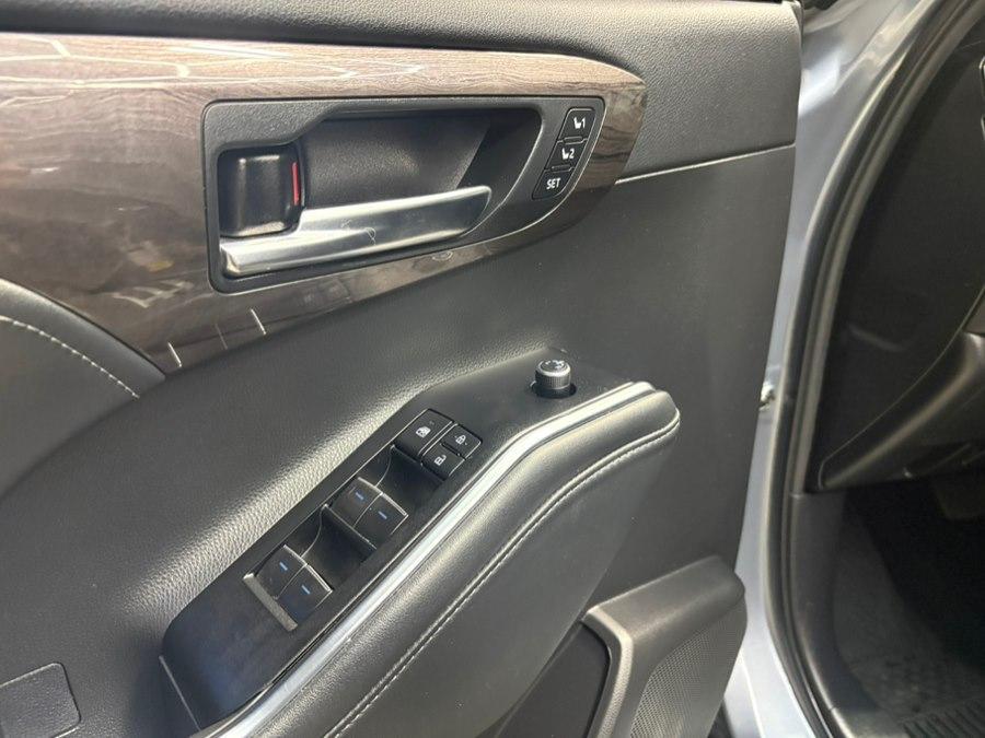 used 2022 Toyota Highlander car, priced at $33,595
