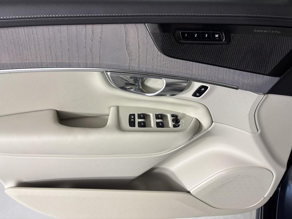 new 2026 Volvo XC90 Plug-In Hybrid car, priced at $83,205